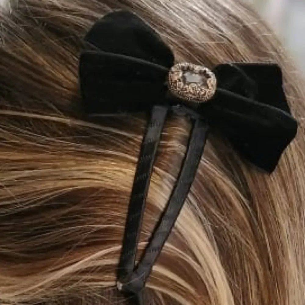 Hair Clip Lace with a stone in 4 different colors plus Ipsy bag NWT